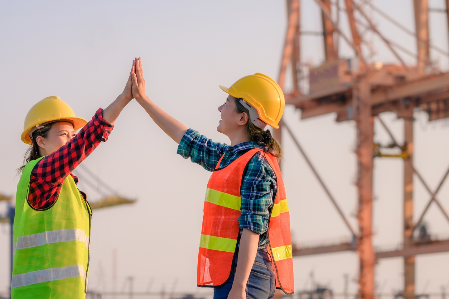 safety construction workers high 5
