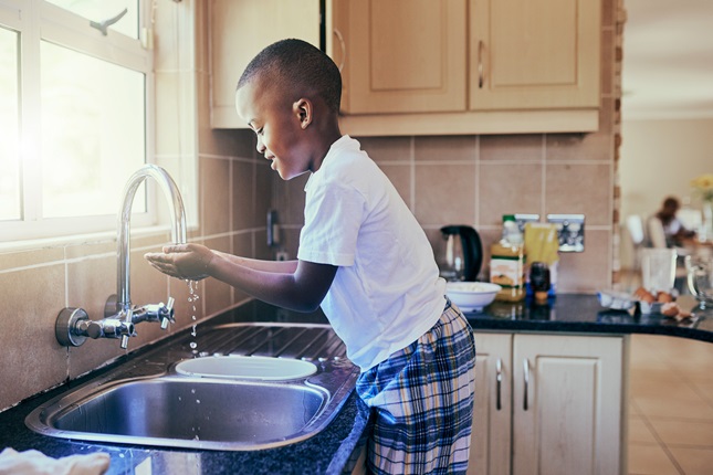 A child washing hands